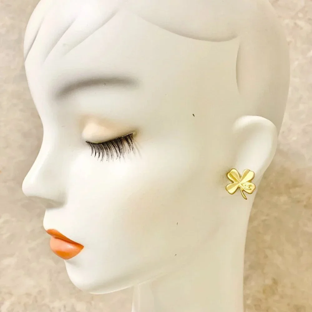 CHANEL CC Logos Clover Stud Earrings Gold Tone 03P Auth - Picture 4 of 4